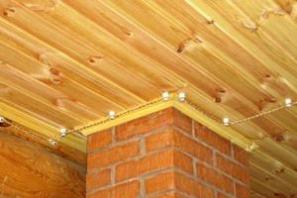 Электропроводка в деревянном доме, строгие критерии безопасности Виды проводки в деревянном доме